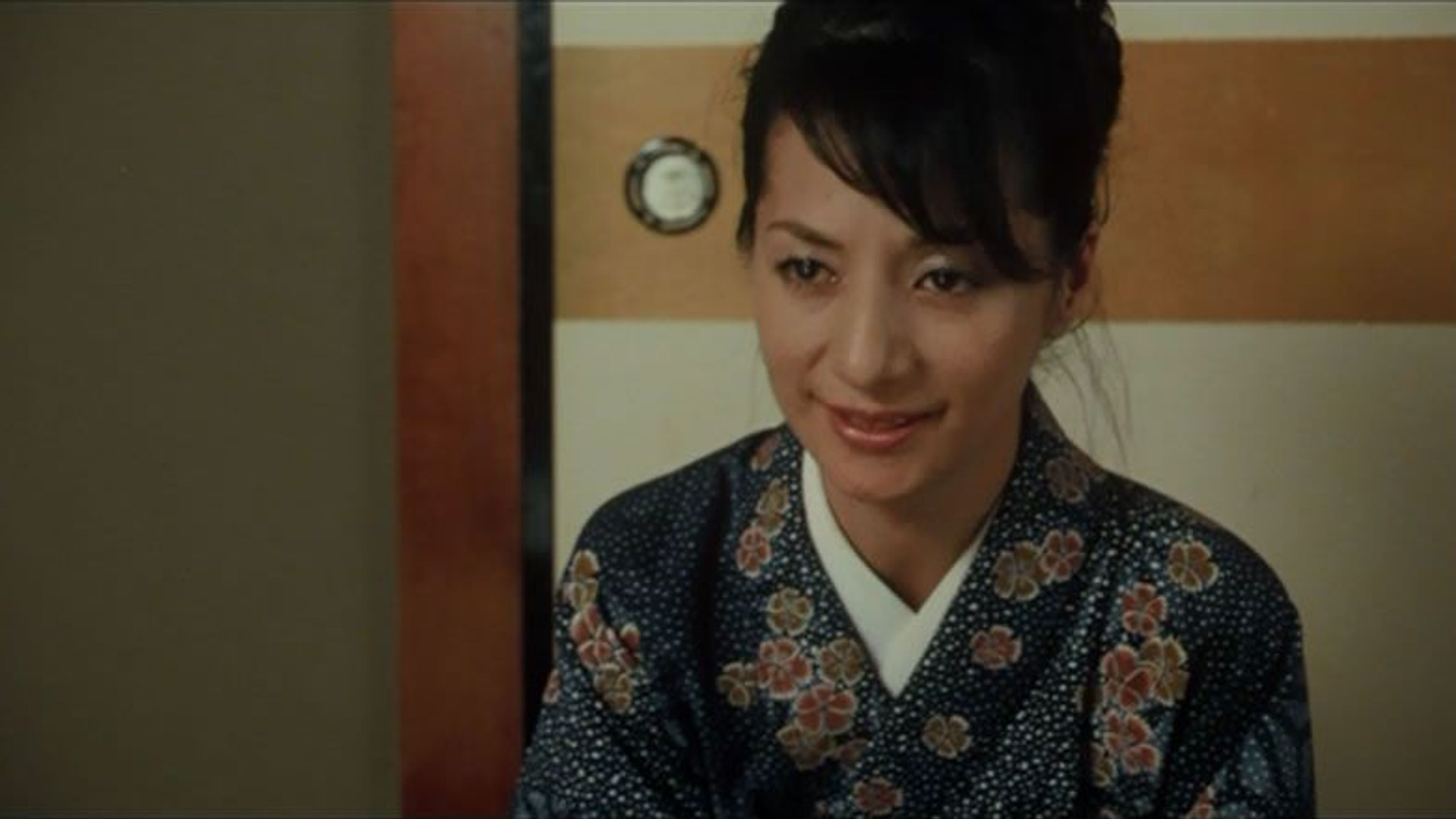 女将三十五才 染み出すシーツ "35year's old Ryokan-Madam"